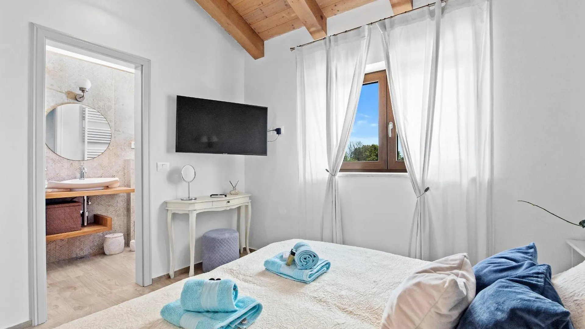 Villa Campagna Near Fazana With 7250M2 Large Garden And Sauna Galizana
