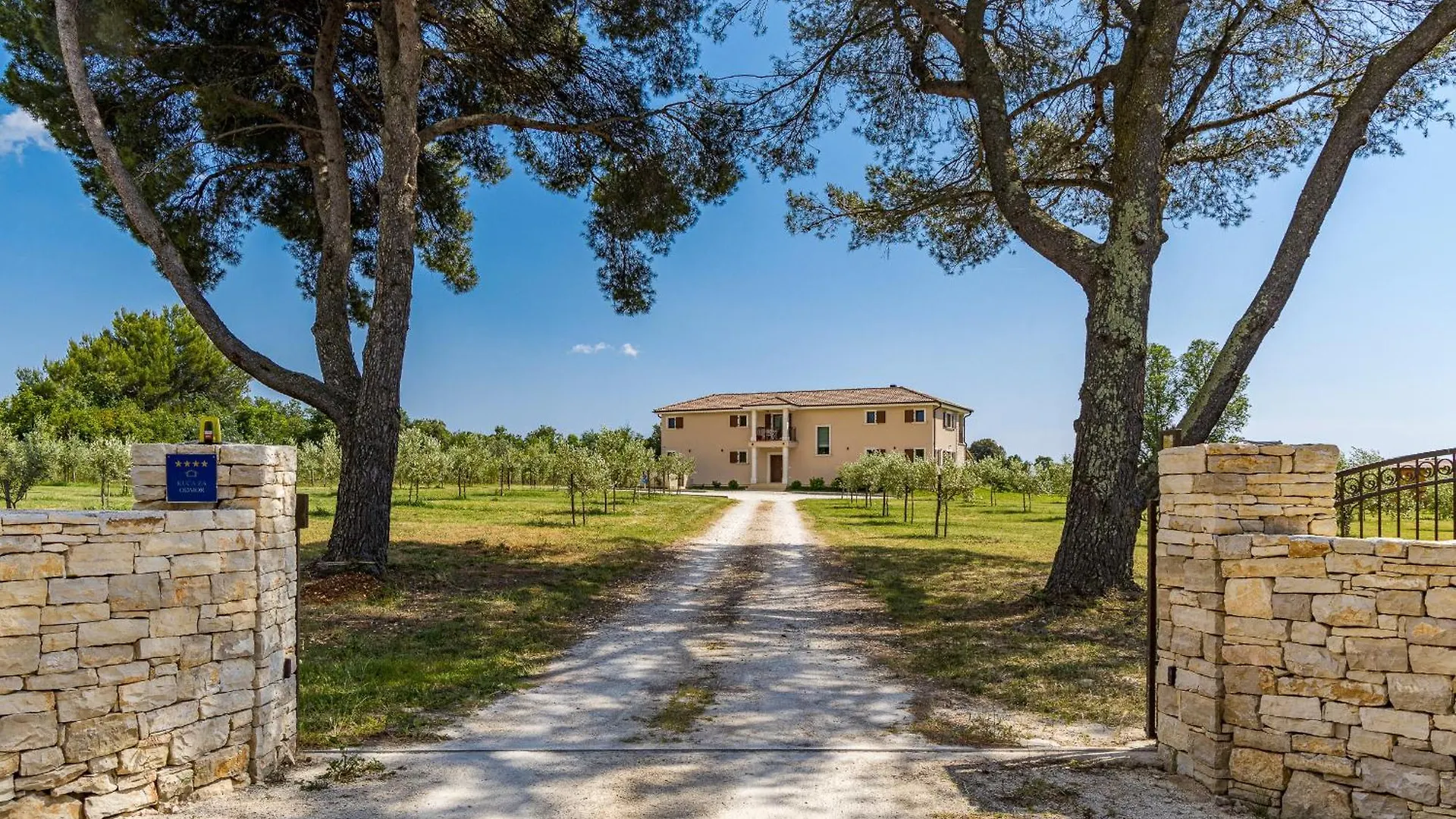 Villa Campagna Near Fazana With 7250M2 Large Garden And Sauna Galizana Croatia